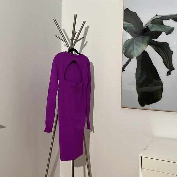 Bright Purple Bodycon Dress with sexy Back cutout - Picture 3 of 5